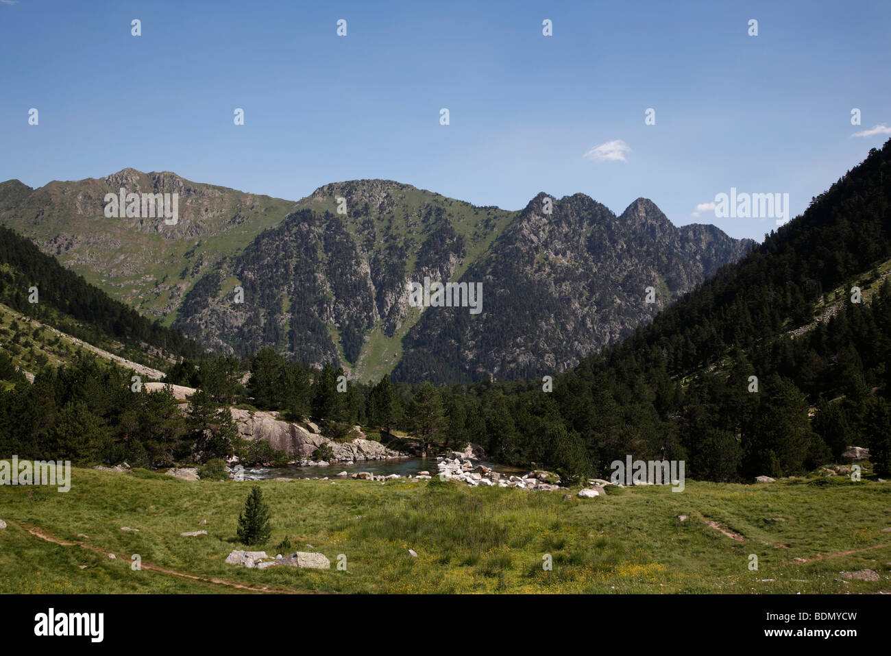 Das Tal über den Port d ' Espagne in Le Parc National Des Pyrenäen in Frankreich Stockfoto