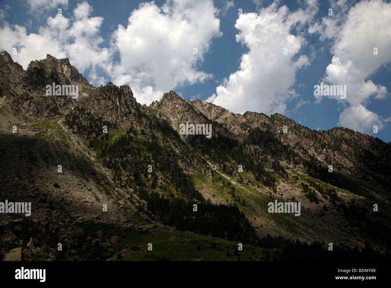 Das Tal über den Port d ' Espagne in Le Parc National Des Pyrenäen in Frankreich Stockfoto
