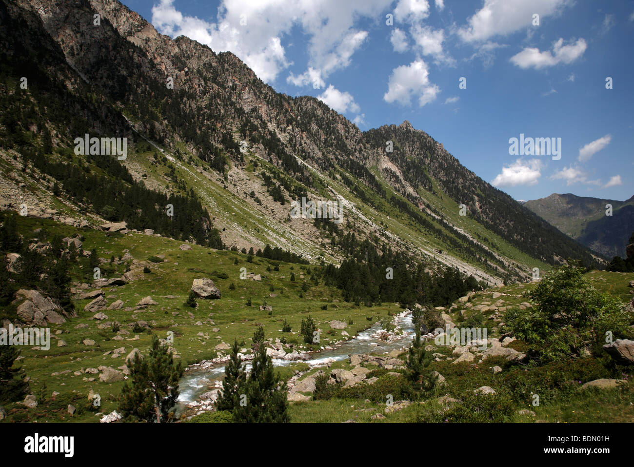 Das Tal über den Port d ' Espagne in Le Parc National Des Pyrenäen in Frankreich Stockfoto