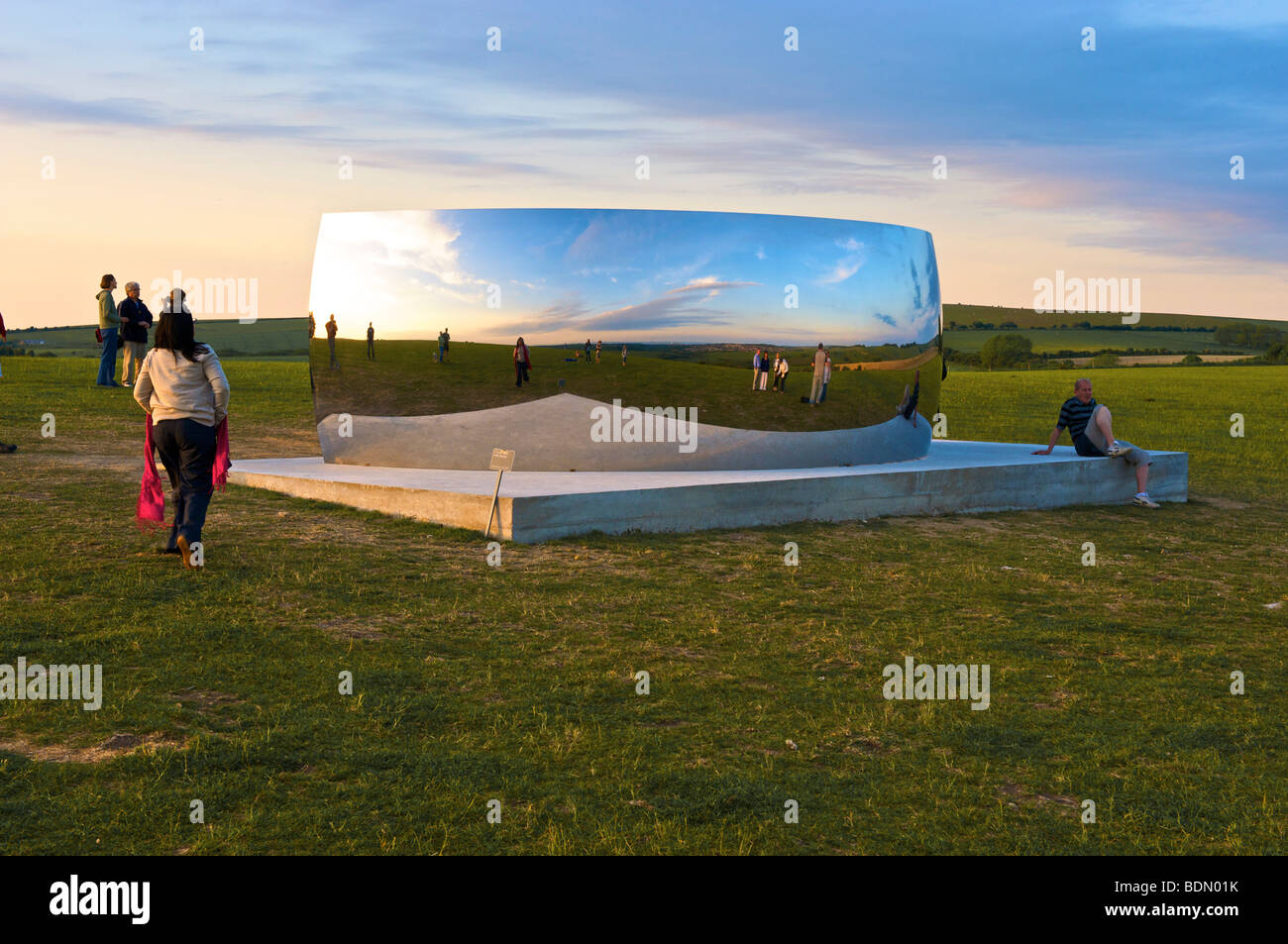 C-Kurve Anish Kapoor Brighton Festival Sussex Downs 2009 Stockfoto