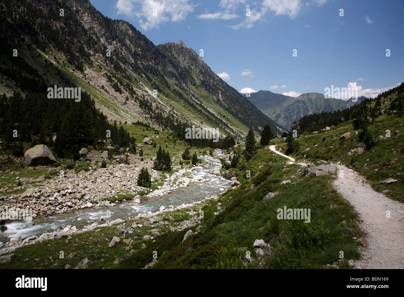 Das Tal über den Port d ' Espagne in Le Parc National Des Pyrenäen in Frankreich Stockfoto