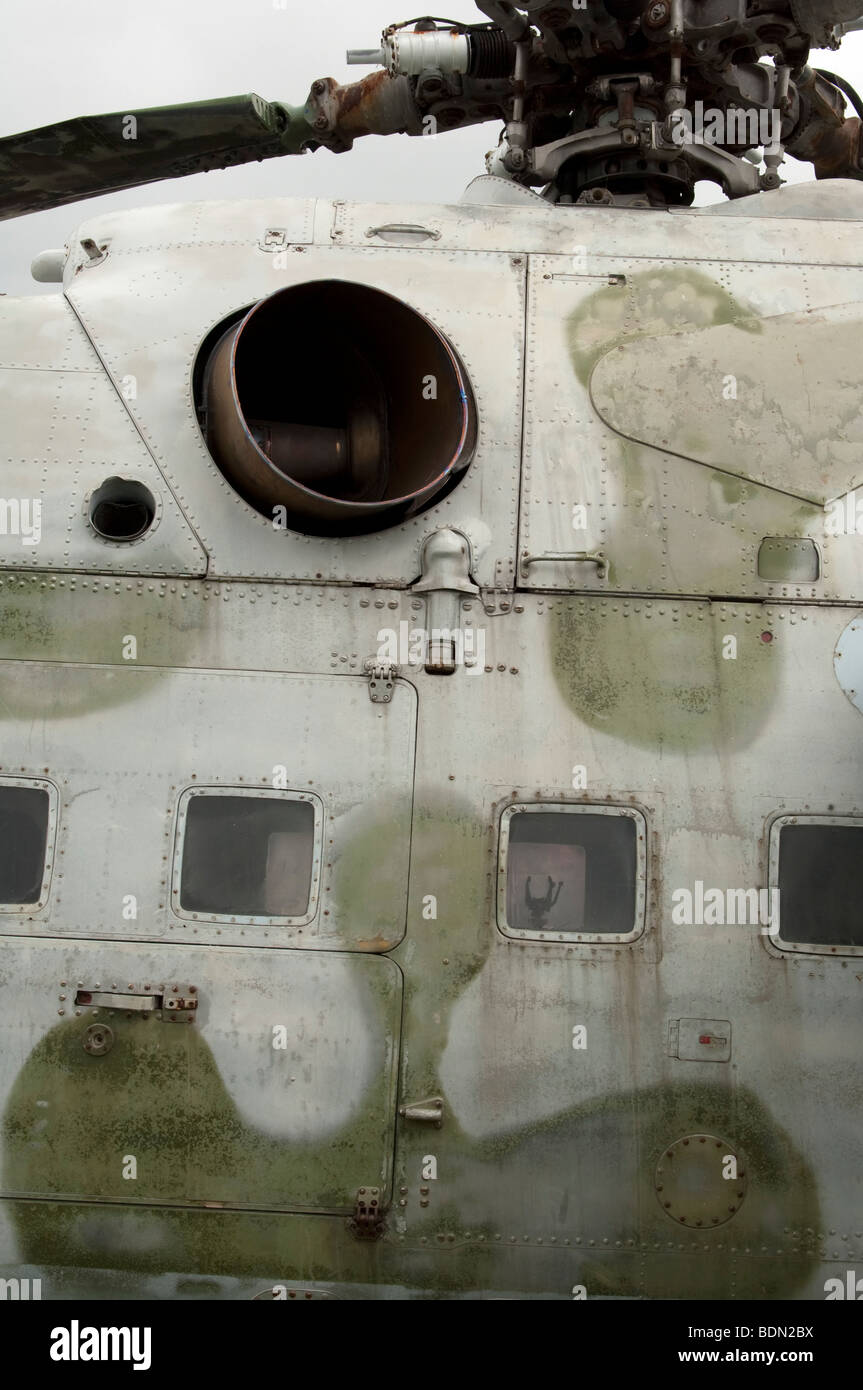 Detail Seite des Sowjet-Ära MIL-24 Hind-Hubschrauber Stockfoto