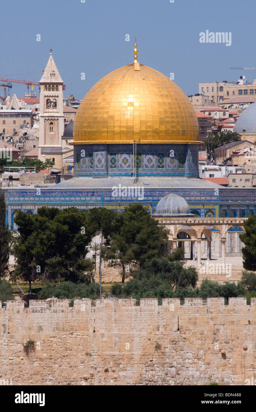 Die Altstadt von Jerusalem, einschließlich der Felsendom vom Ölberg aus gesehen. Stockfoto