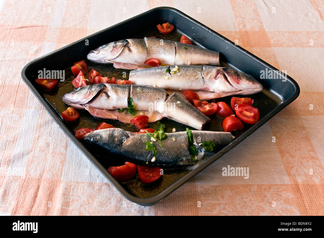 Coocking Seebarsch (Dicentrarchus Labrax) Stockfoto