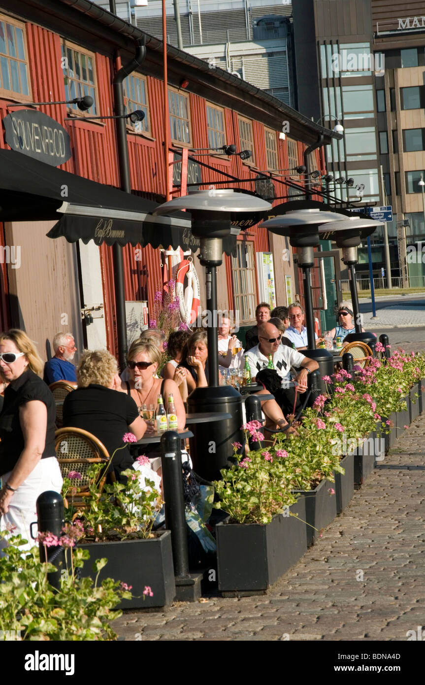 Bar Restaurant In Goteborg Goteborg Kultur Essen Sommerrestaurants Essen Und Trinken Strassencafe Schweden Schwedische Wetter Warm Im Freien Stockfotografie Alamy