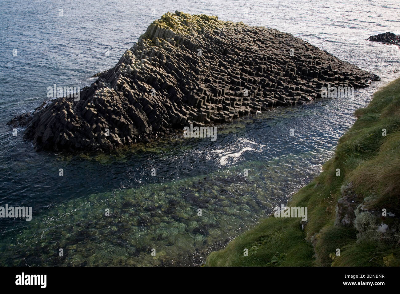 Bin Buchaille Spalte Basaltformation Staffa Insel in der Nähe von Isle of Mull, Schottland, Vereinigtes Königreich. Stockfoto