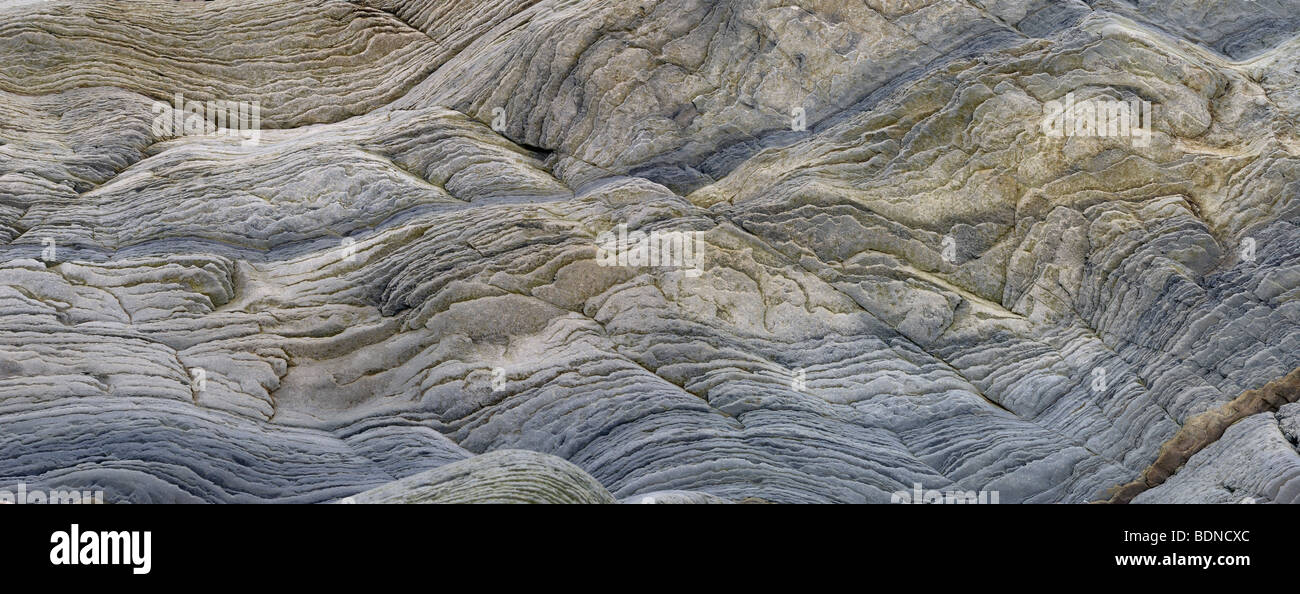 Panorama der abstrakten Muster der wellenförmigen Sedimentschichten aus Stein an der Bay of Fundy Cape Wutanfall New Brunswick Kanada Stockfoto