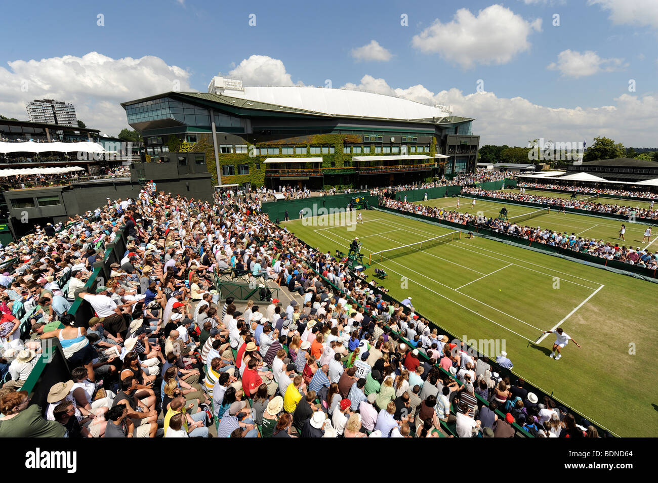 Blick über Gericht 4 in Richtung Centre Court von Crows Nest während Wimbledon Tennis-Meisterschaften 2009 Stockfoto