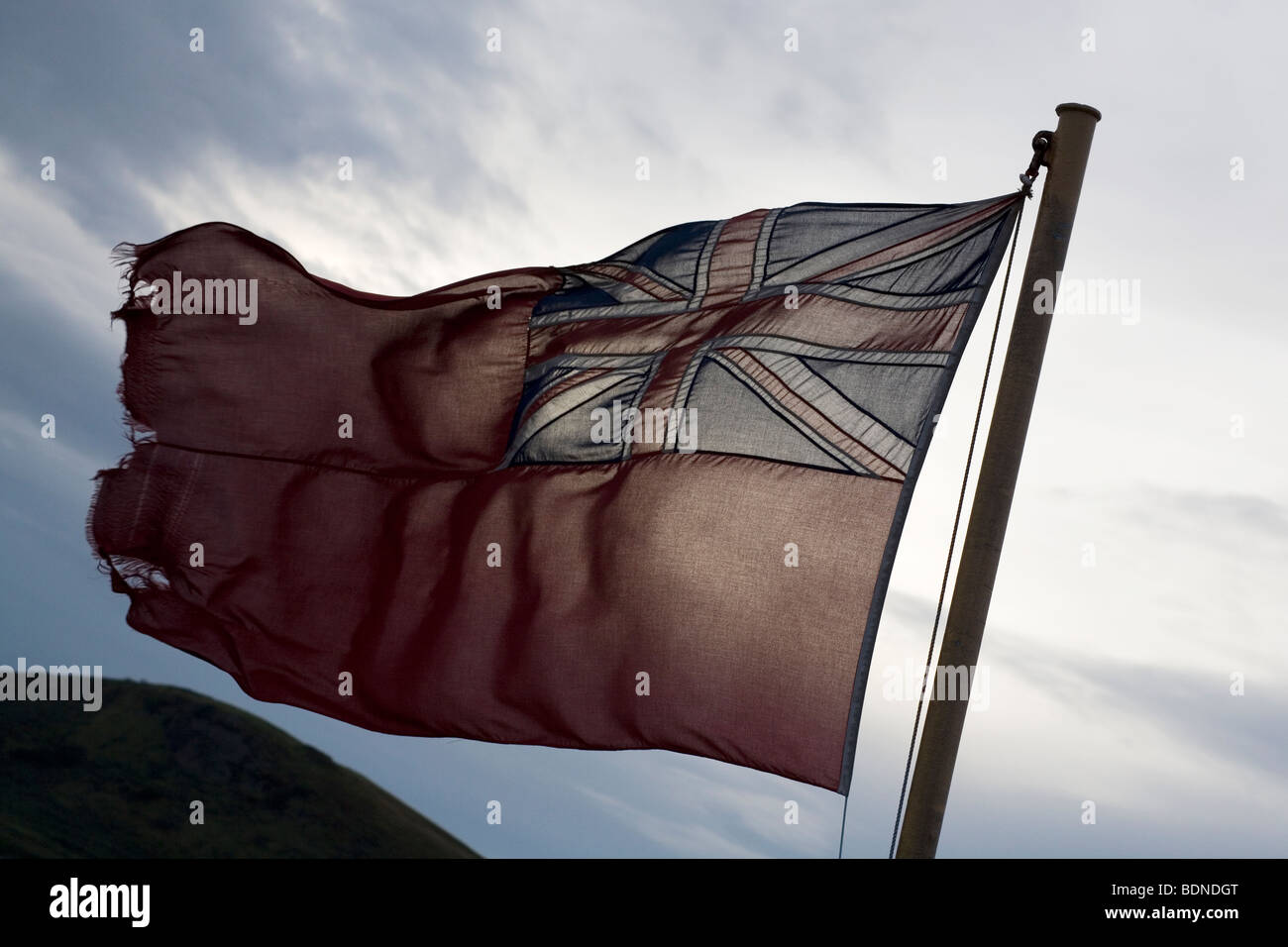 Britische Handelsmarine Flagge Red Ensign auf Oban Craignure Fähre zur Isle of Mull, Vereinigtes Königreich. Stockfoto