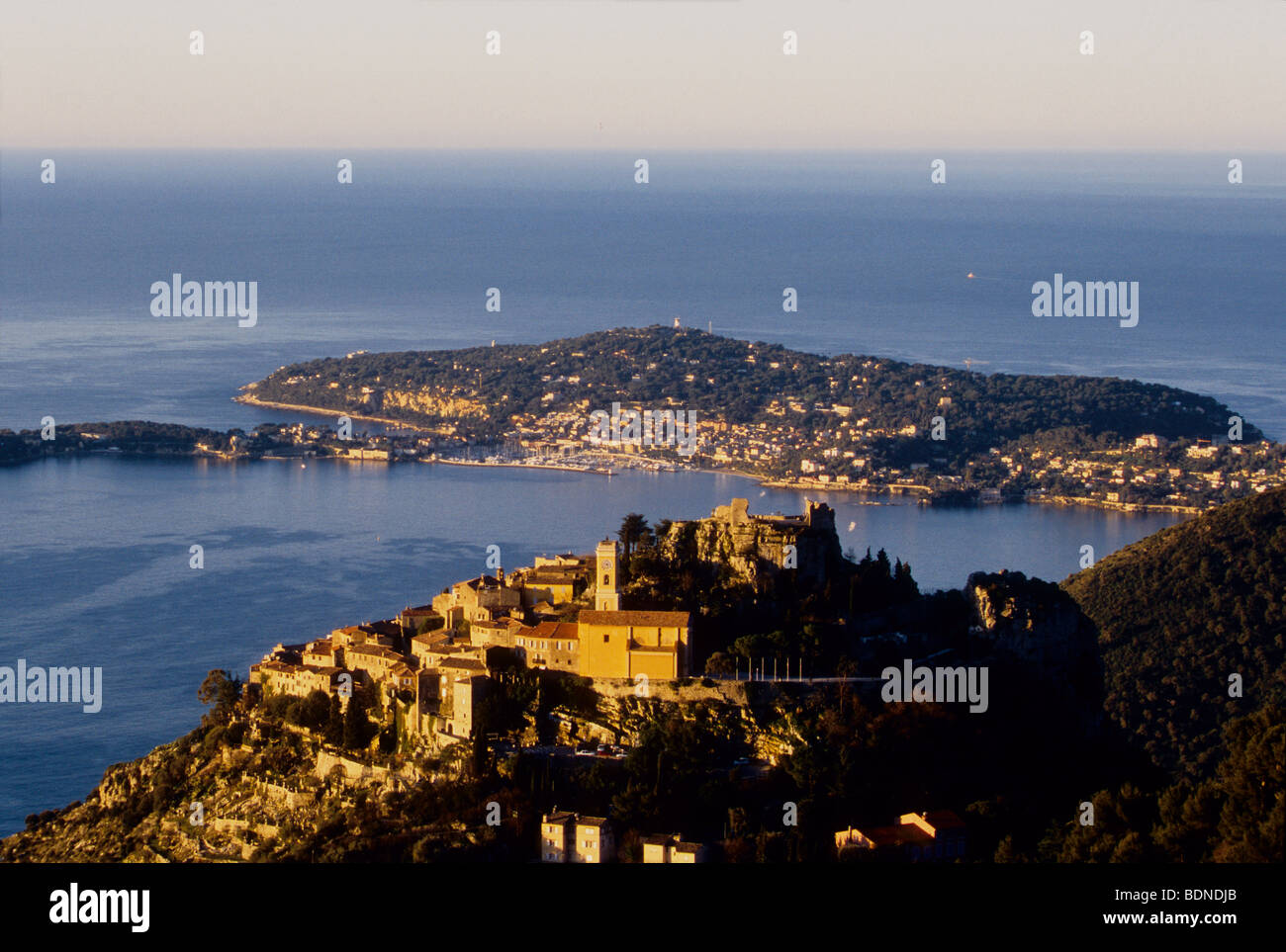 Das mittelalterliche Dorf Eze und Cap Ferrat Alpes-MAritimes 06 PACA Cote d ' Azur französische Riviera Frankreich Europa Stockfoto