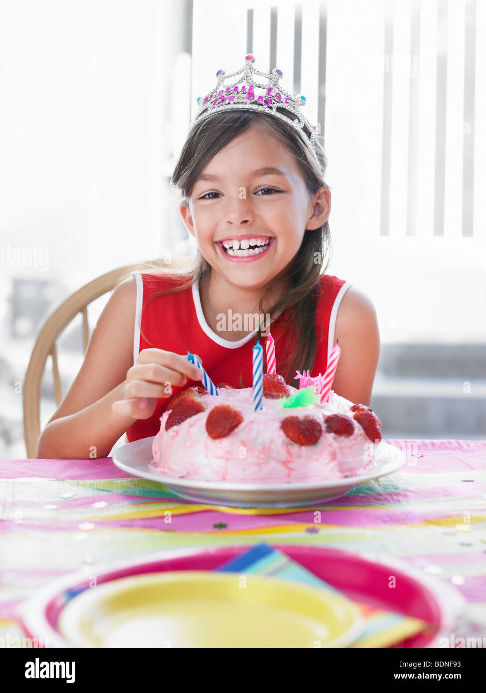 Tiara geburtstagstorte -Fotos und -Bildmaterial in hoher Auflösung – Alamy