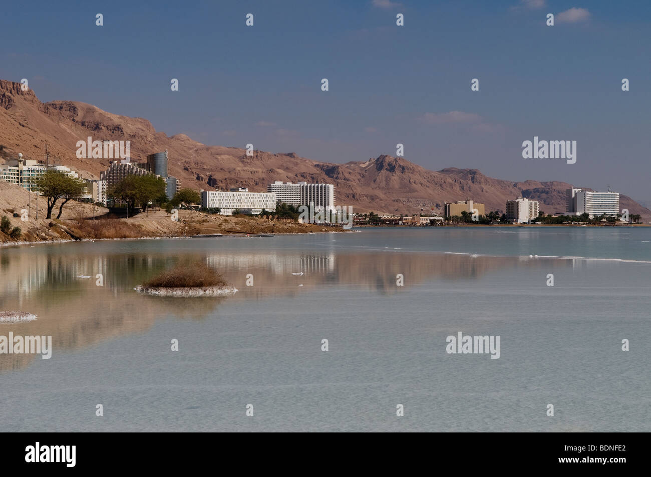 Blick auf ein Bokek Hotel und Resort-Viertel am Ufer des Toten Meeres, in der Nähe von Neve Zohar. Israel Stockfoto