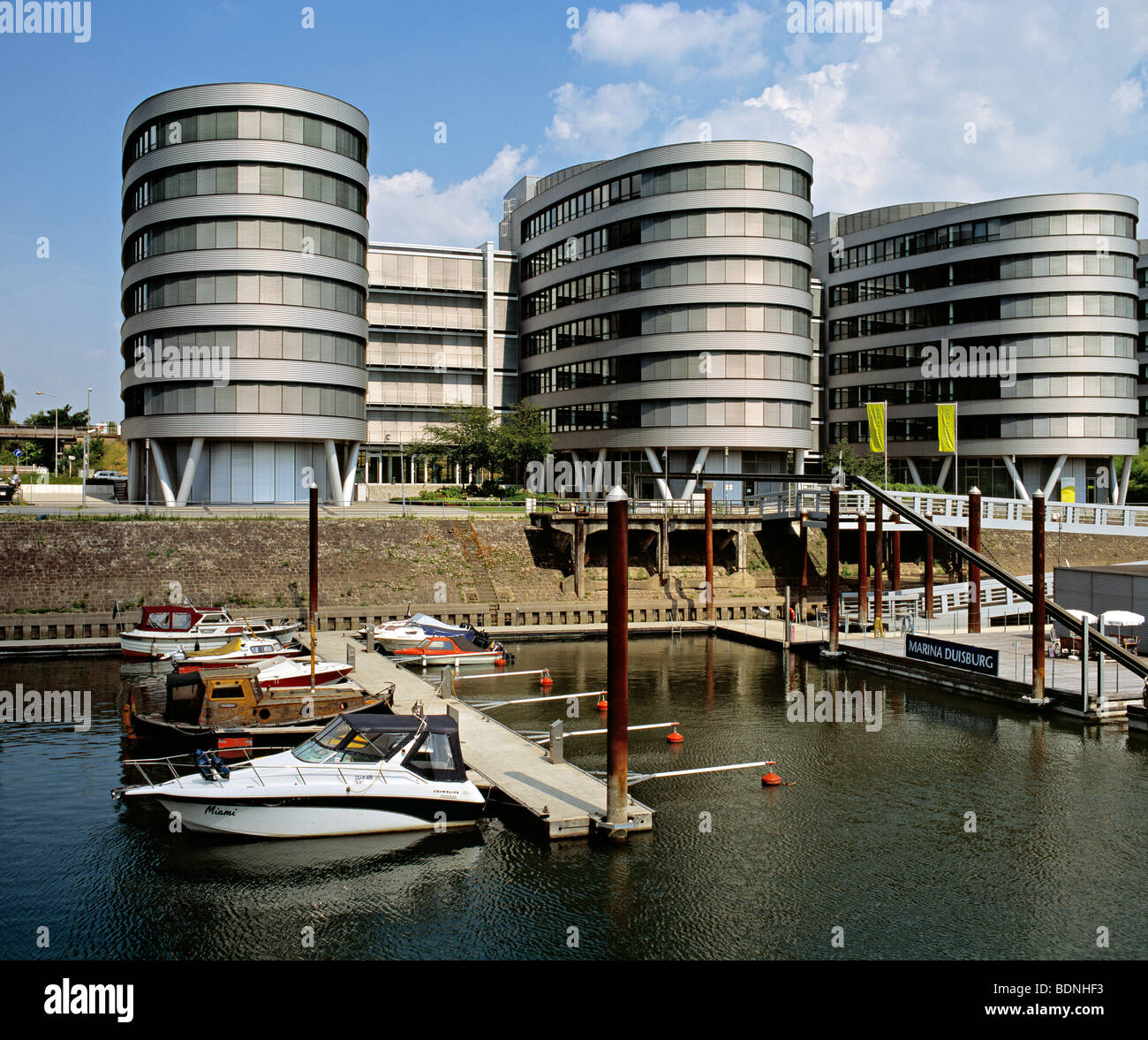 Moderne Architektur im Innenhafen Duisburg, Deutschland. Stockfoto