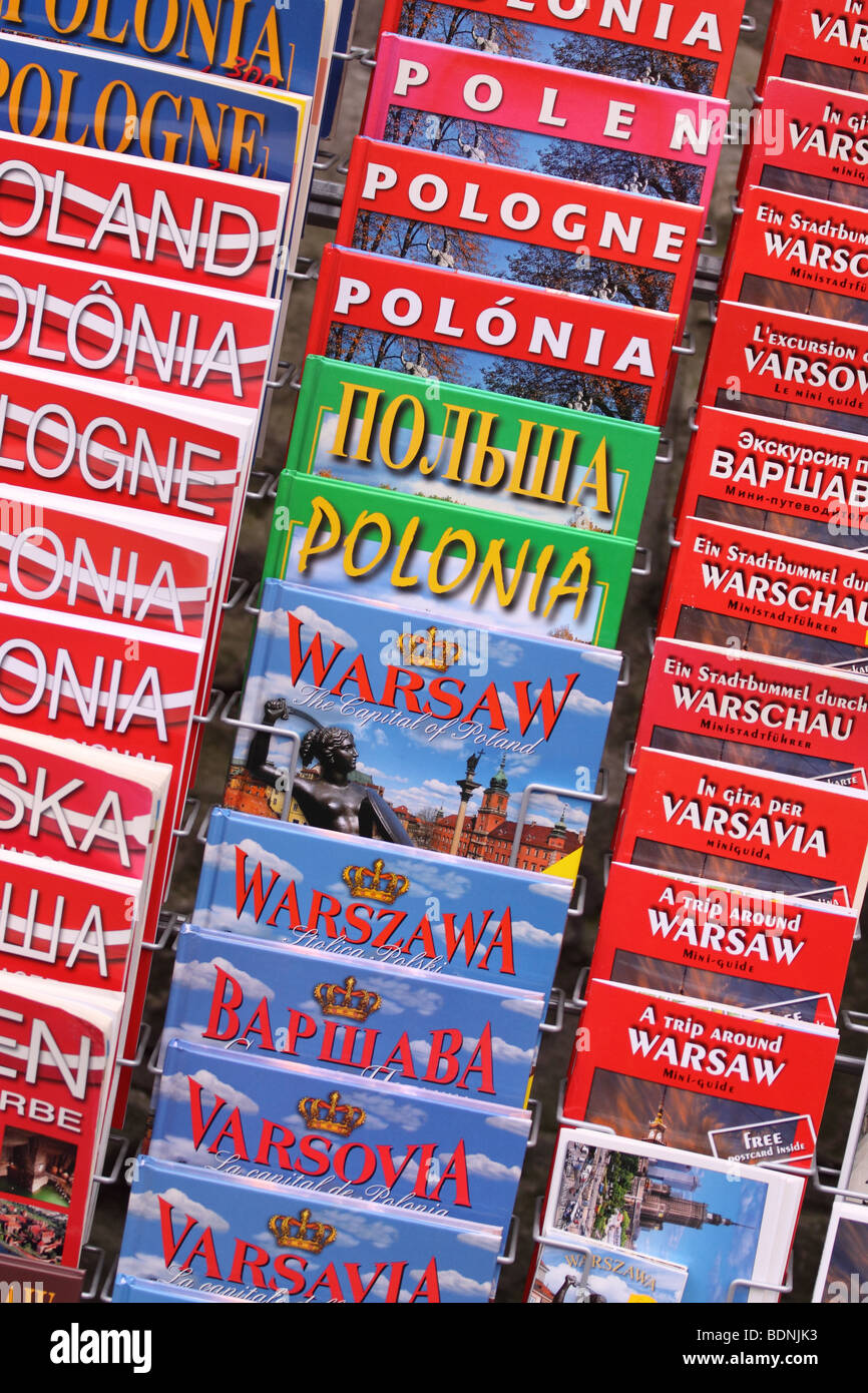 Warschau Polen touristische Besucher Buch Reiseführer für Warschau Polen in vielen Sprachen Englisch Französisch Russisch Deutsch Stockfoto