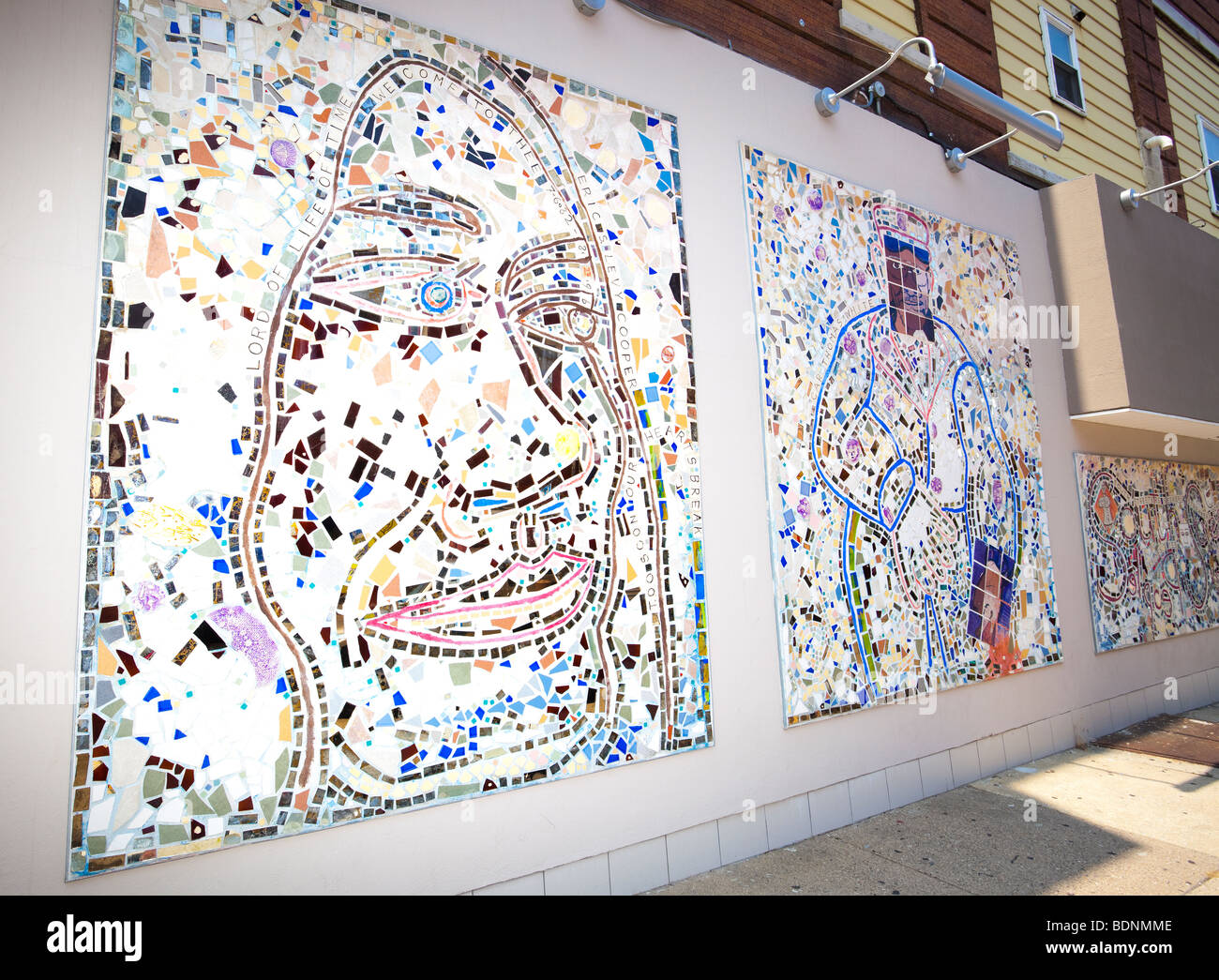 Fliesen, Glas und Spiegel Mosaik Wandbild, Philadelphia, PA, USA Stockfoto