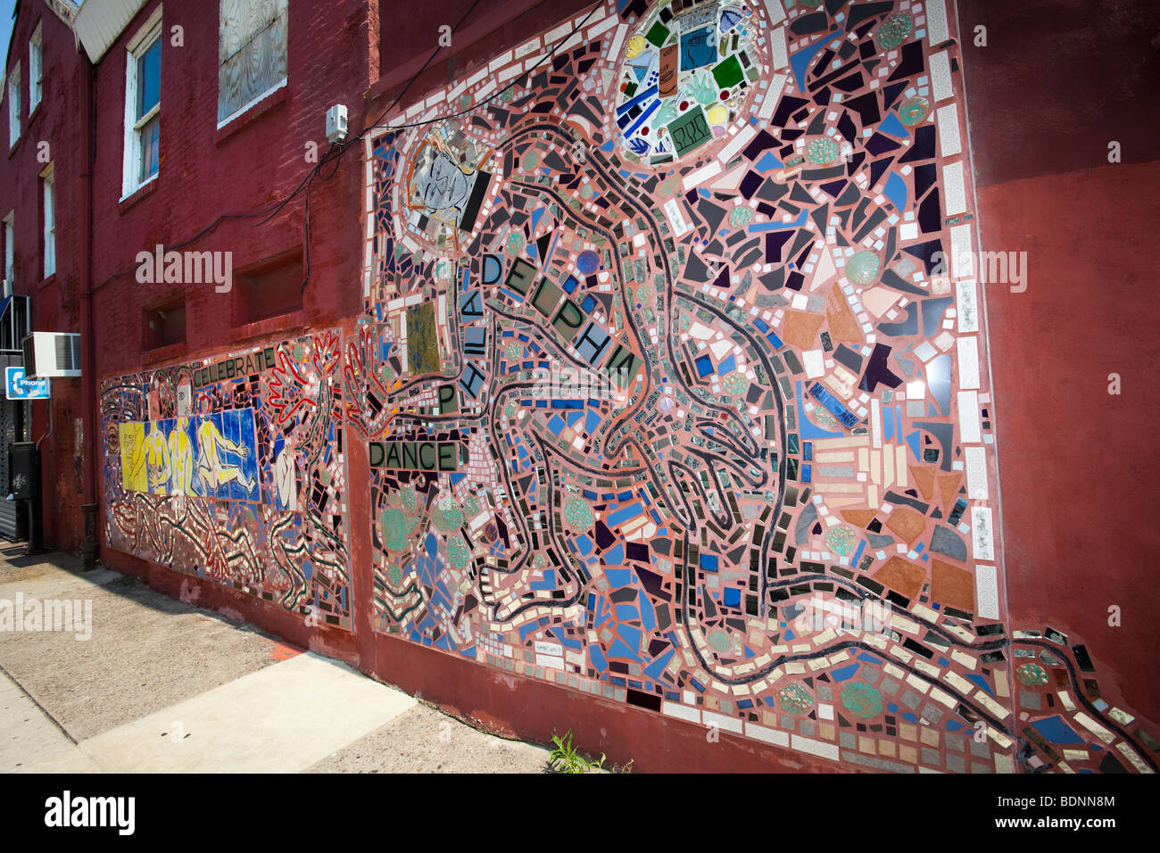 Fliesen, Glas und Spiegel Mosaik Wandbild, Philadelphia, PA, USA Stockfoto