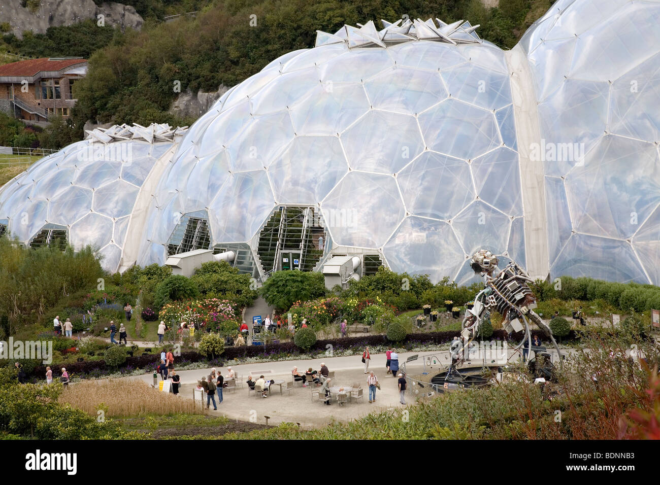 Eden Project Biosphären wie beim Betreten der Websites zu sehen. Stockfoto