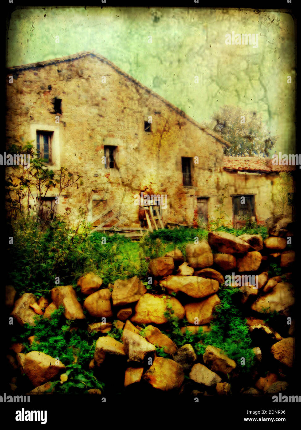 Ein Altes Spanisches Haus Mit Stein Im Vordergrund Stockfoto Bild