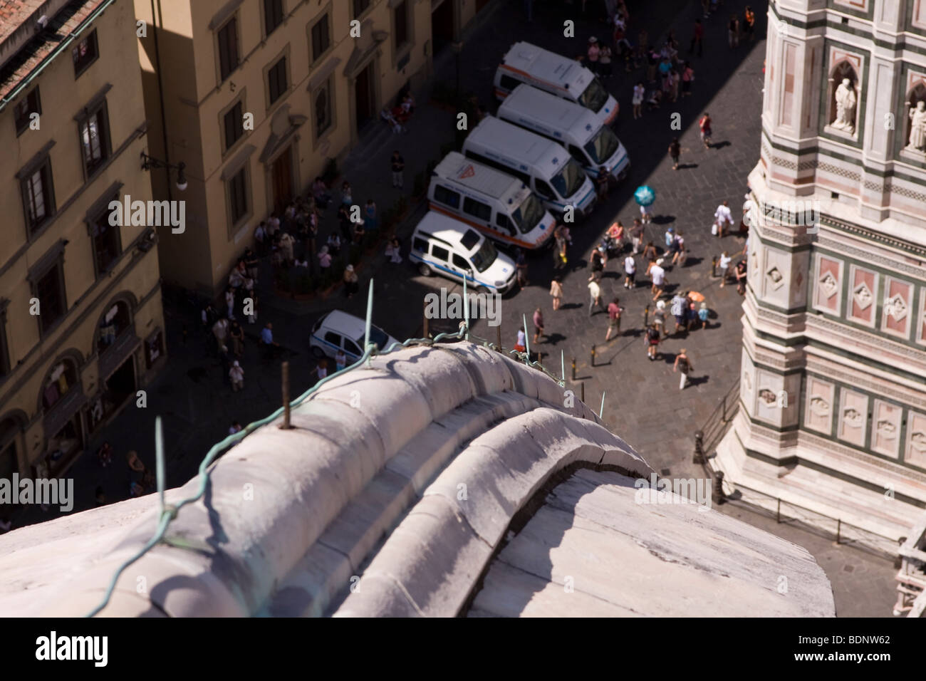 Blick auf Piazza di San Giovanni von der Kuppel des Doms in Florenz Italien Stockfoto