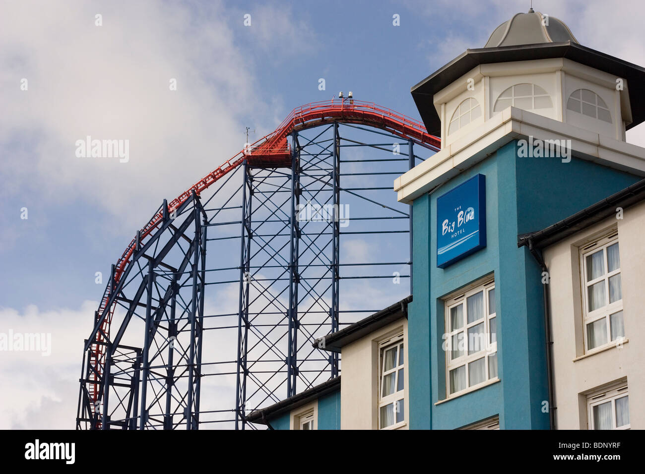 The Big Blue Hotel in Blackpool Pleasure Beach in Lancashire Stockfoto