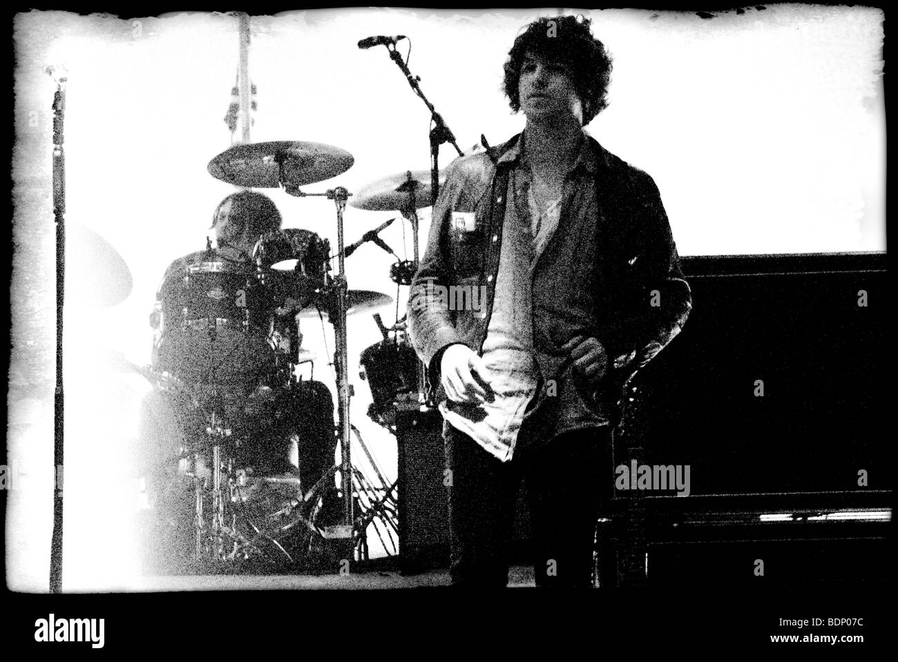 Musik Künstler Musiker Instrument Band Gruppe pop-Rock Sängerin Song Id-Wand Id-Bühnenwand Emma Wilkinson Stockfoto