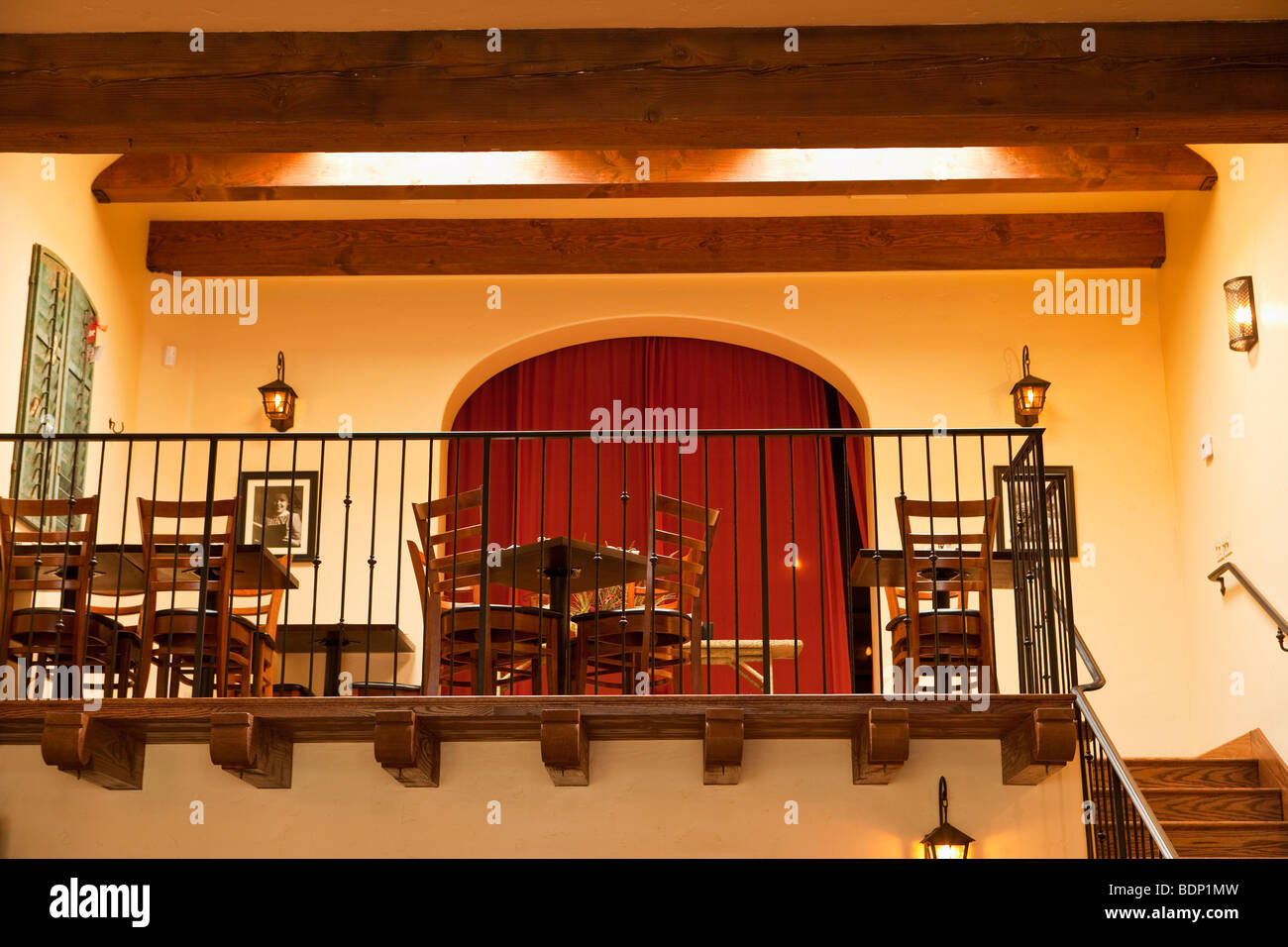 Innenaufnahme der Balkon im Restaurant Jane, Santa Barbara, California, Vereinigte Staaten von Amerika Stockfoto