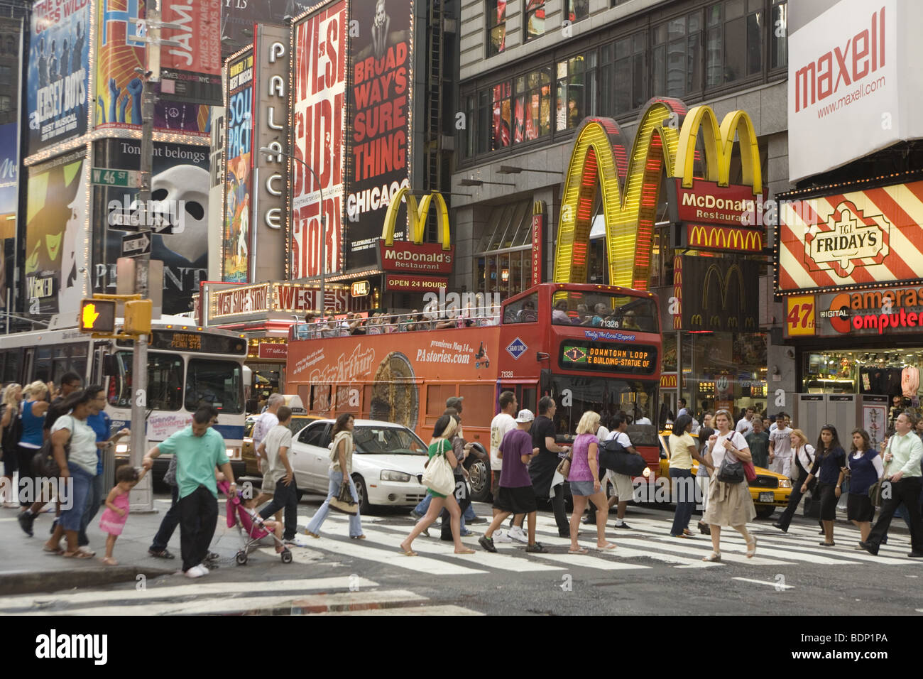 Times Square Gegend in Midtown Manhattan Herzen des Theaterviertels bei 7th Ave., in der Nähe von 46th St. Stockfoto