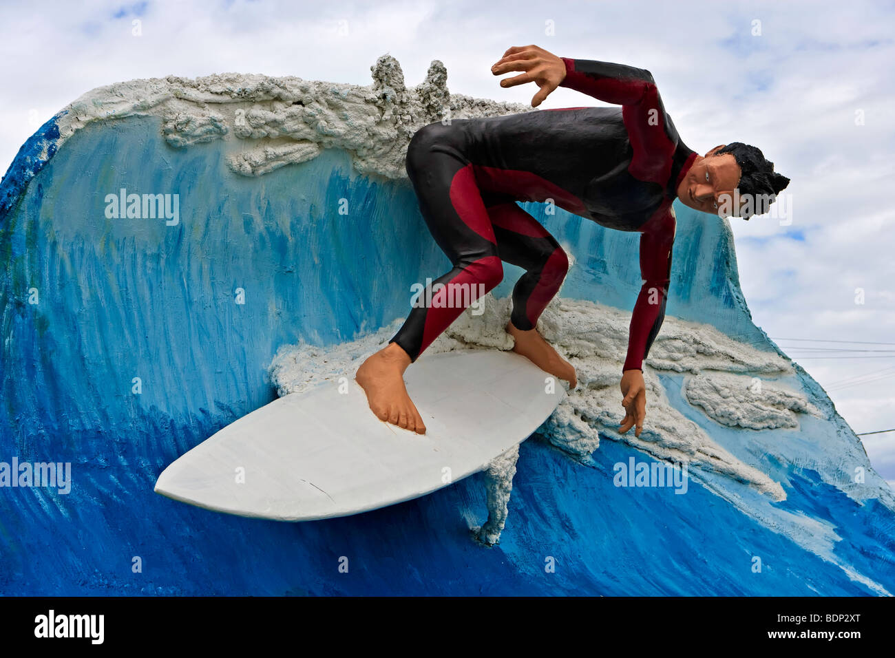 Surfen Wandbild/Skulptur in Colac Bucht entlang der Catlins Coastal Heritage Trail, Southern Scenic Route, Southland, Südinsel, N Stockfoto