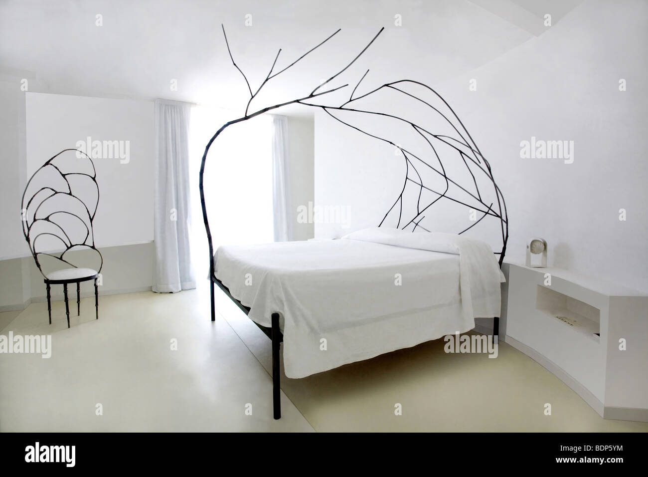 Zimmer 108 - "Vento" von Luisa Valentini im Hotel Alexander Museum Palace, Pesaro, Marken, Italien Stockfoto