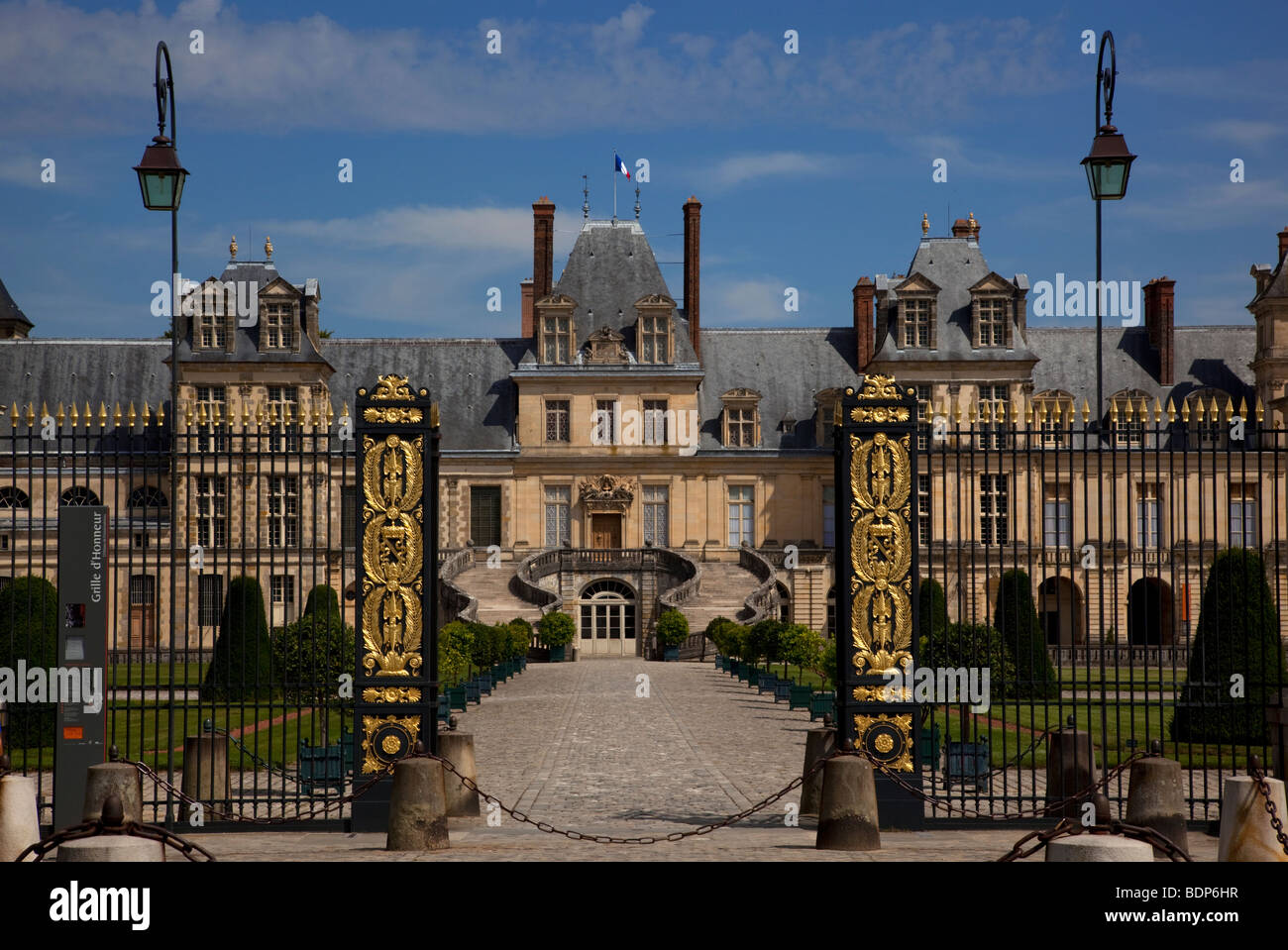 Tor der Ehre, West-Höhe, Whitehorse Innenhof, Schloss Fontainebleau Palast, Paris, Frankreich Stockfoto