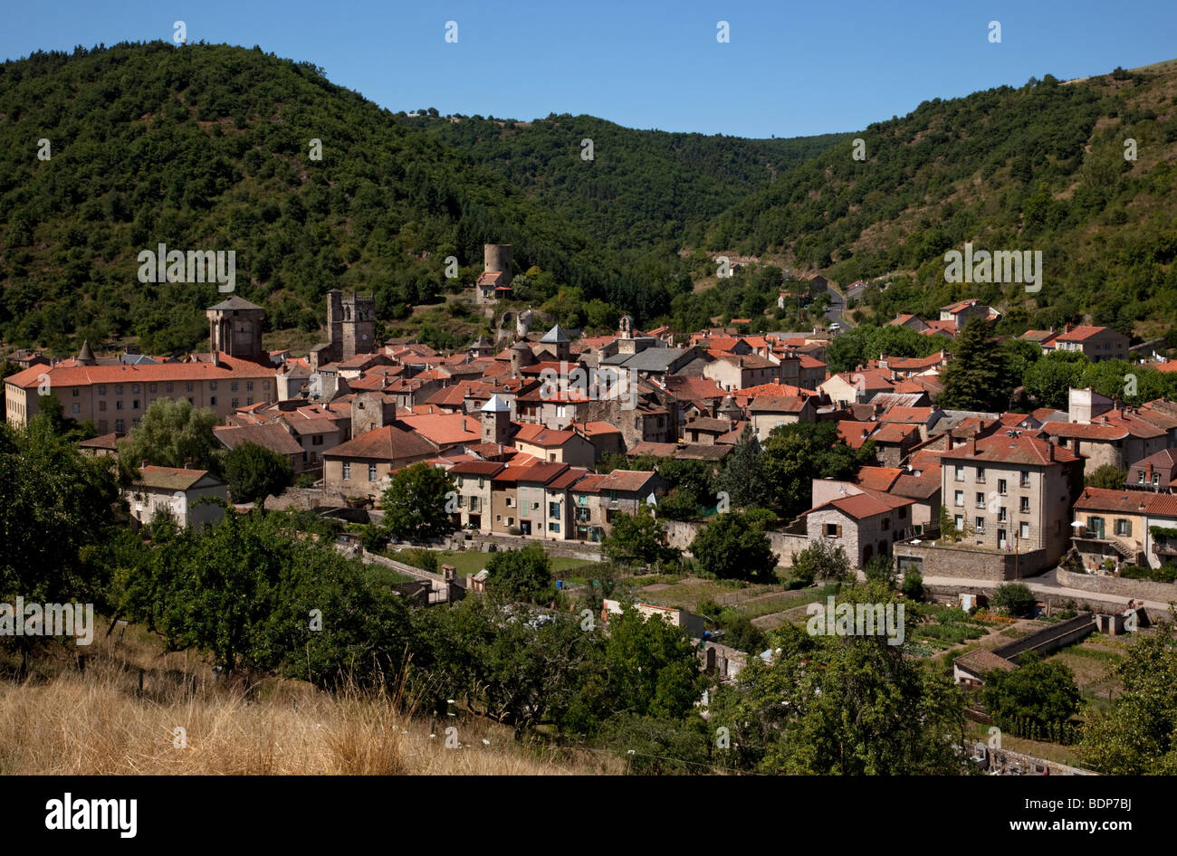 Blick über historische mittelalterliche Dorf von Blesle, Haute-Loire, Auvergne, Frankreich. Stockfoto