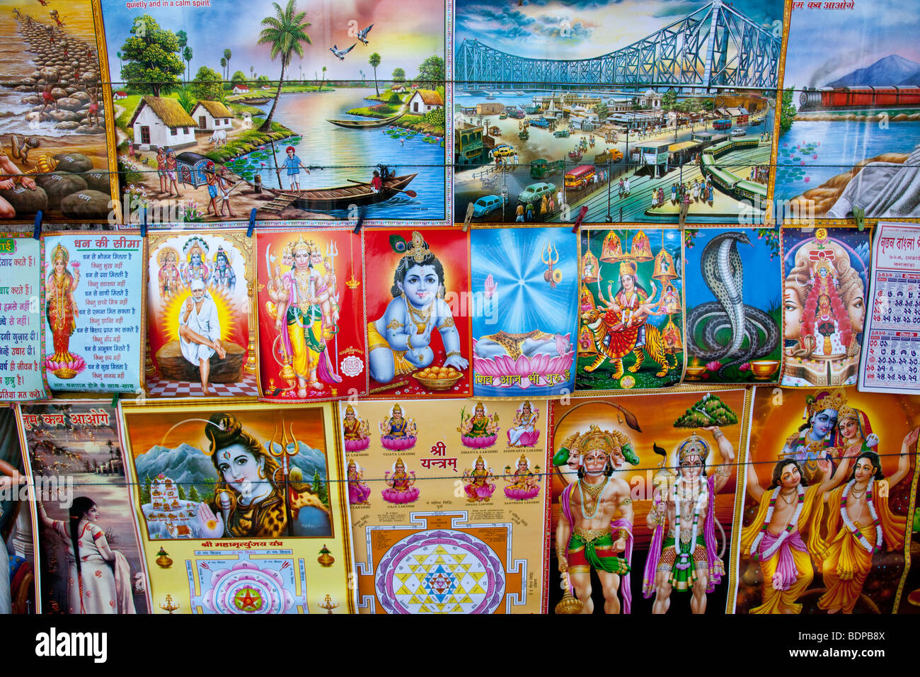 Hindu Poster Anbieter in Kalkutta Indien Stockfoto