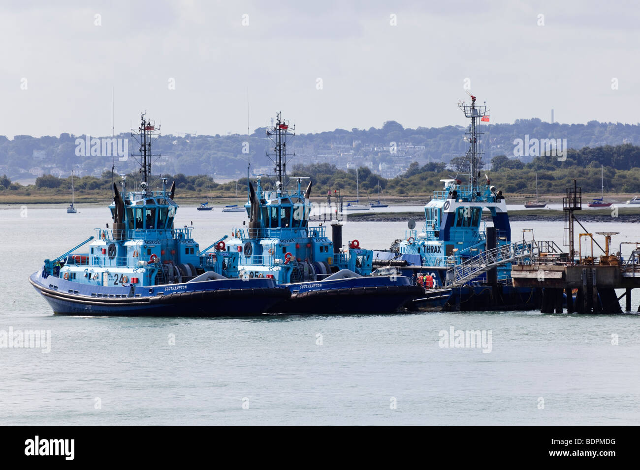 Drei Southampton zerrt, in Fawley festgemacht. "Thrax", "Apex" und "Phenix" Stockfoto