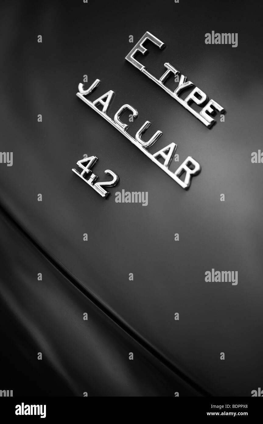 Jaguar E-Type 4.2, Klassische britische Sportwagen. Schwarz und Weiß Stockfoto