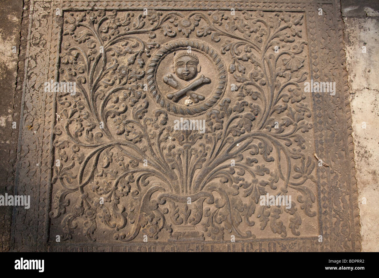 Altes Grab an der christlichen armenischen Kirche in Kalkutta Indien Stockfoto