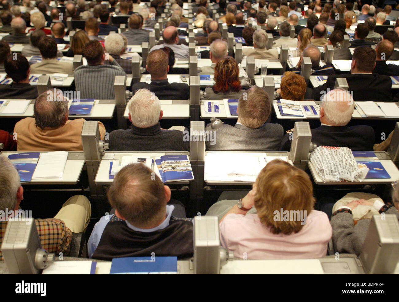 Gesellschafter bei Hauptversammlung von DaimlerChrysler. Stockfoto