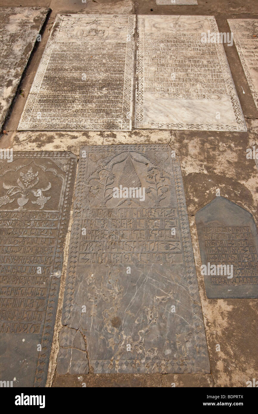 Altes Grab an der christlichen armenischen Kirche in Kalkutta Indien Stockfoto