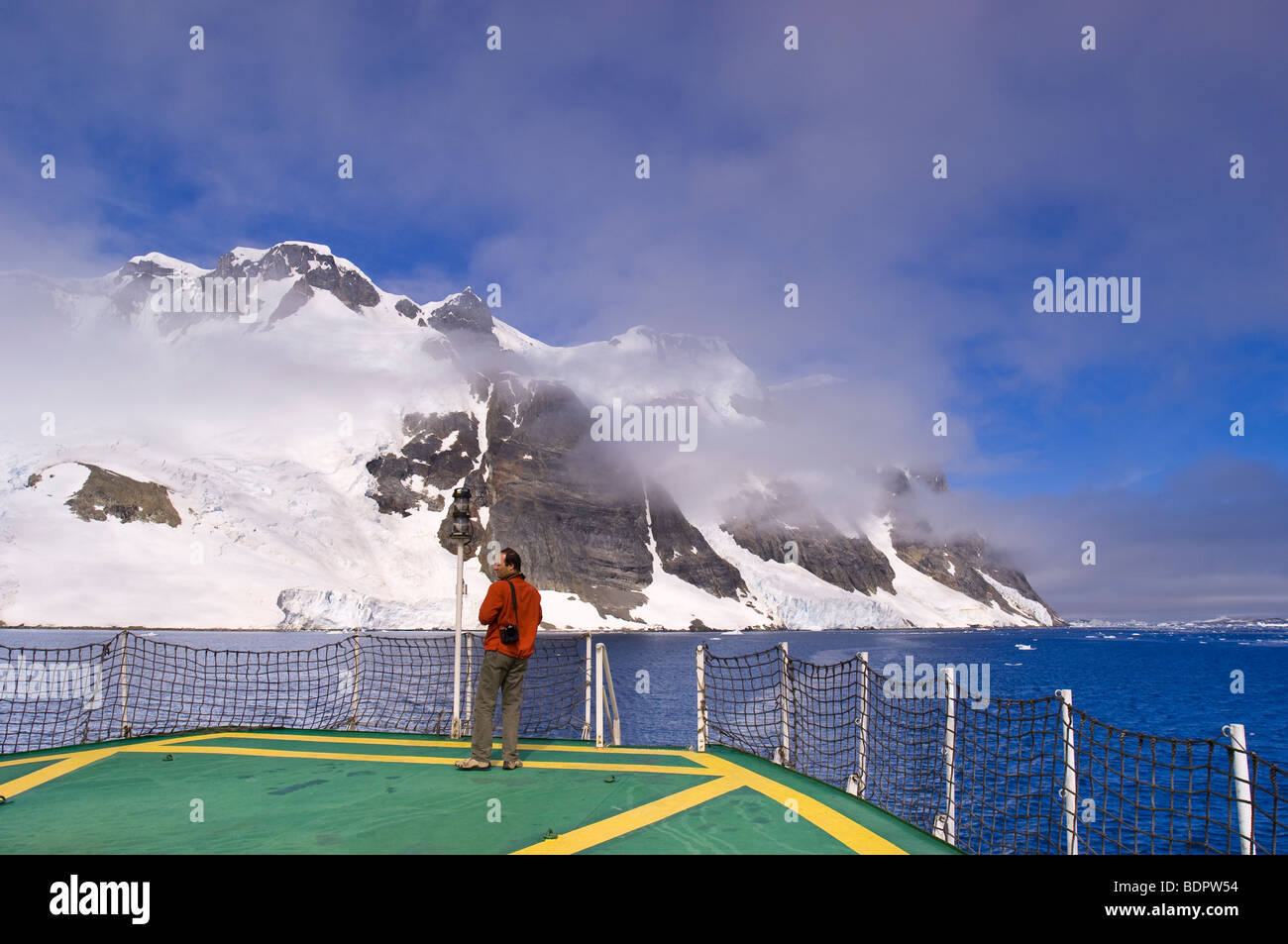 Passagiere auf Antarctic Dream in Lemaire-Kanal, Antarktis. Stockfoto