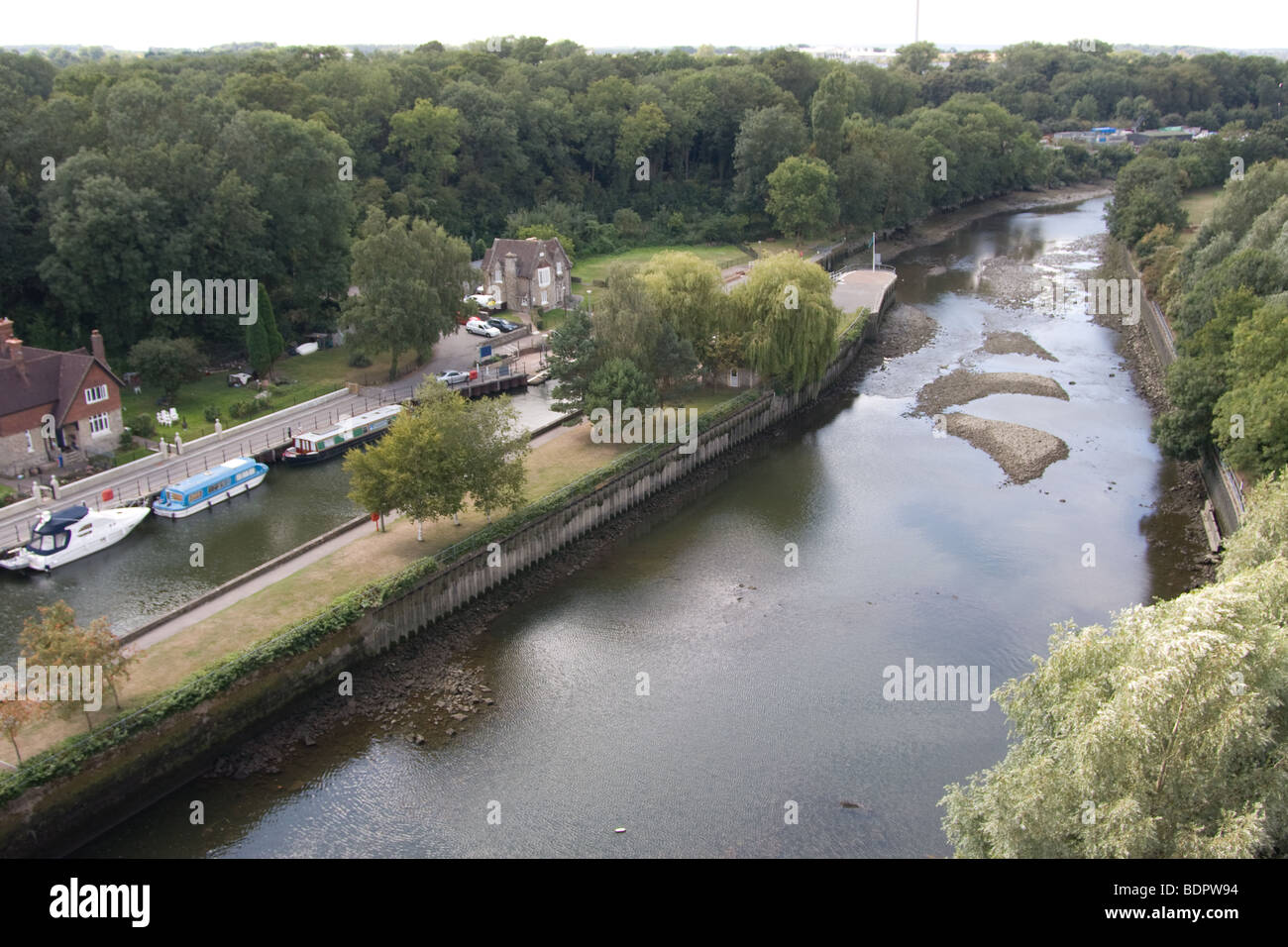 Boote sonnigen Luftbild sperren Insel Fluss Medway Allington Maidstone Kent uk Europa Stockfoto
