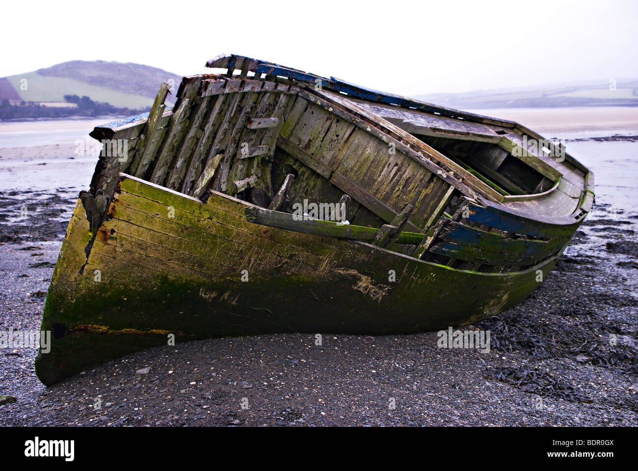 Das Wrack von einem alten Holzboot im sand Stockfoto
