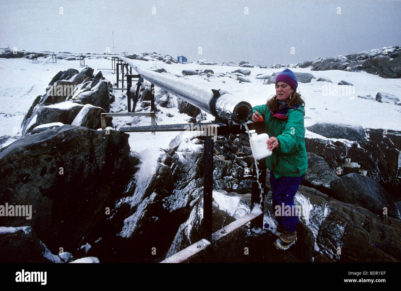 Liz Carr, Greenpeace Overwinterer, sampling von Terra Nova Basis (Italien) in der Antarktis Stockfoto