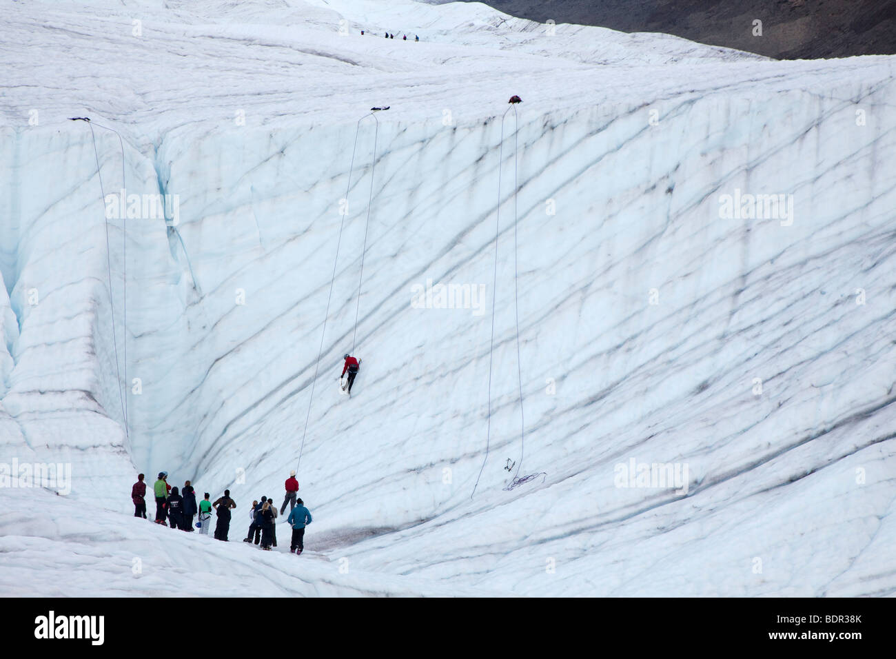 Kennicott, Alaska - eine Eisklasse gibt auf dem Root-Gletscher, im Wrangell-St.-Elias-Nationalpark. Stockfoto