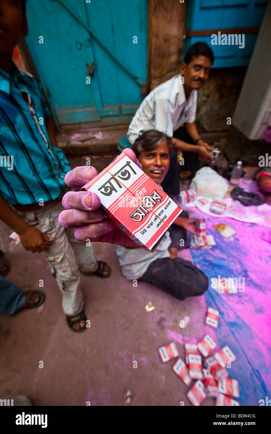 Farbpulver für Holi in Kalkutta Indien Stockfoto