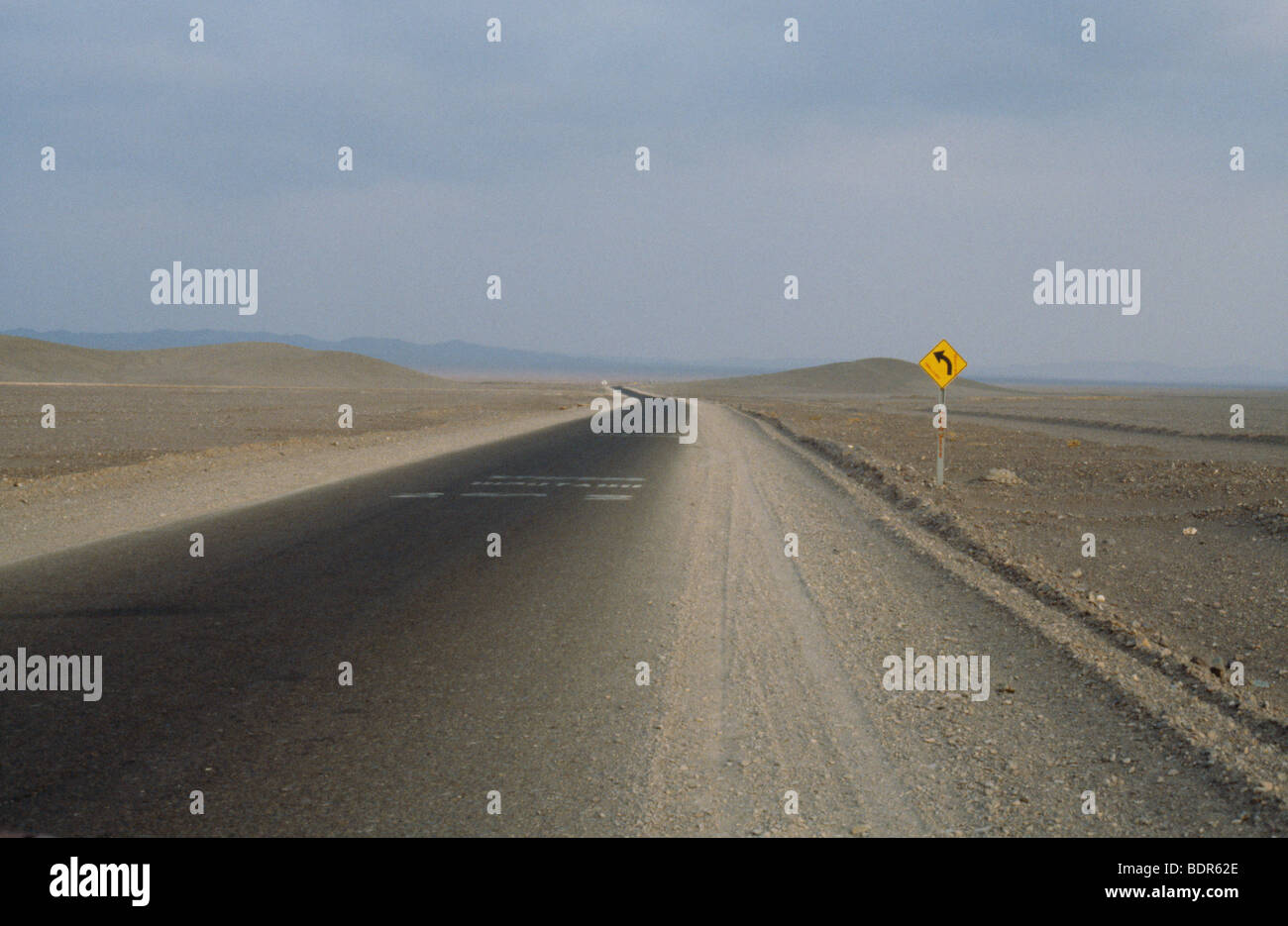 Straße und Straße unterzeichnen Atacama Wüste Chile. Stockfoto