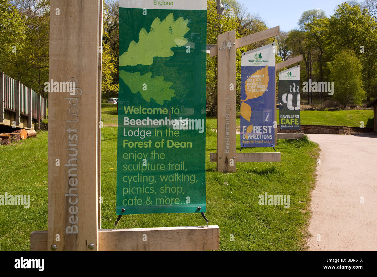 Gloucestershire, Forest of Dean, Beechenhurst Lodge, Forstwirtschaft Kommission Visitor Centre, UK, Werbung Fahnen Stockfoto