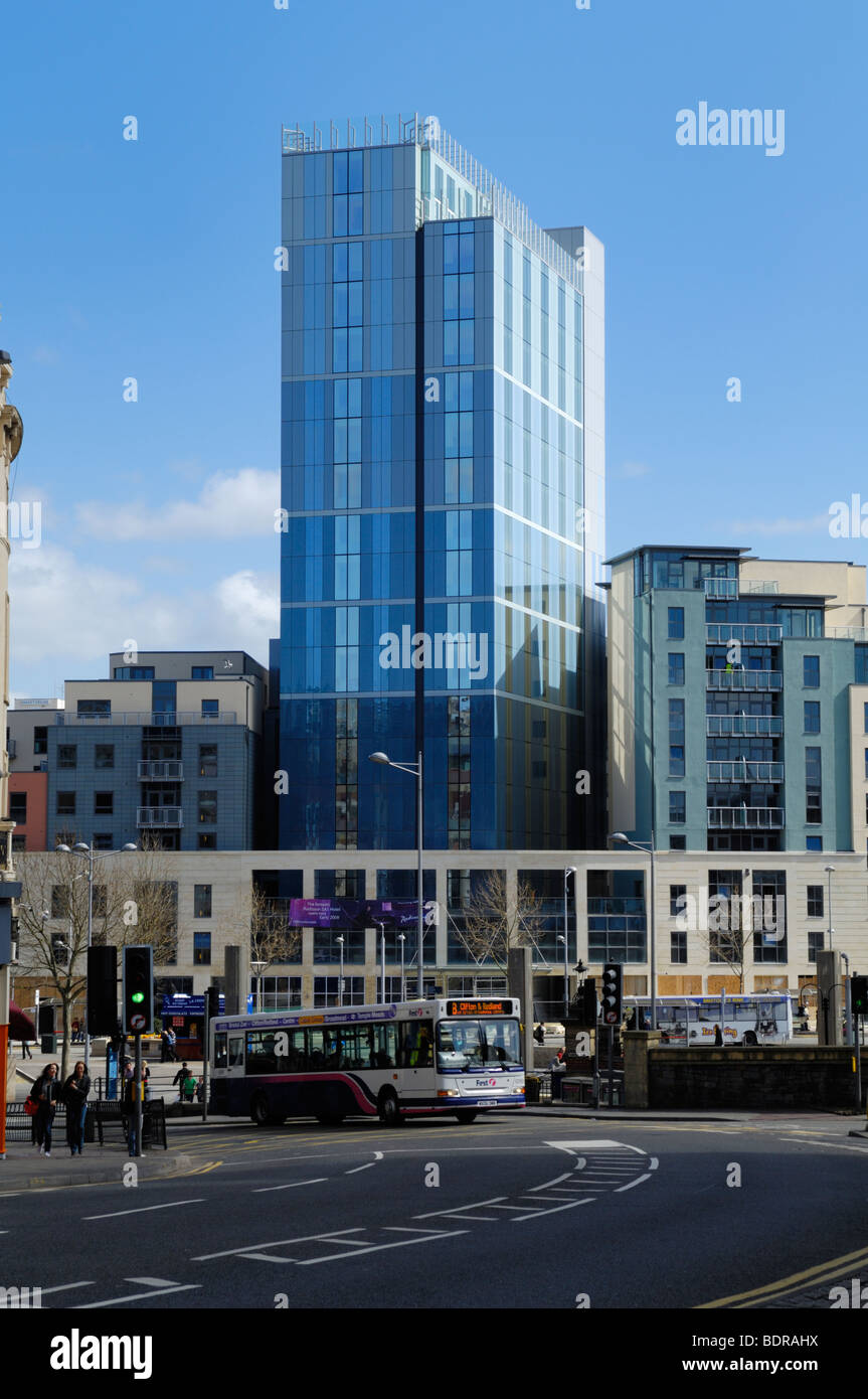 Das neue Radisson Blu Hotel im Stadtzentrum von Bristol, die St. Augustine's Parade, England. Durch 2009 zu öffnen. Die ehemals Bristol und West Sitz der Turm Renovierung zwischen 2006 und 2009 unterzogen wurde. Stockfoto