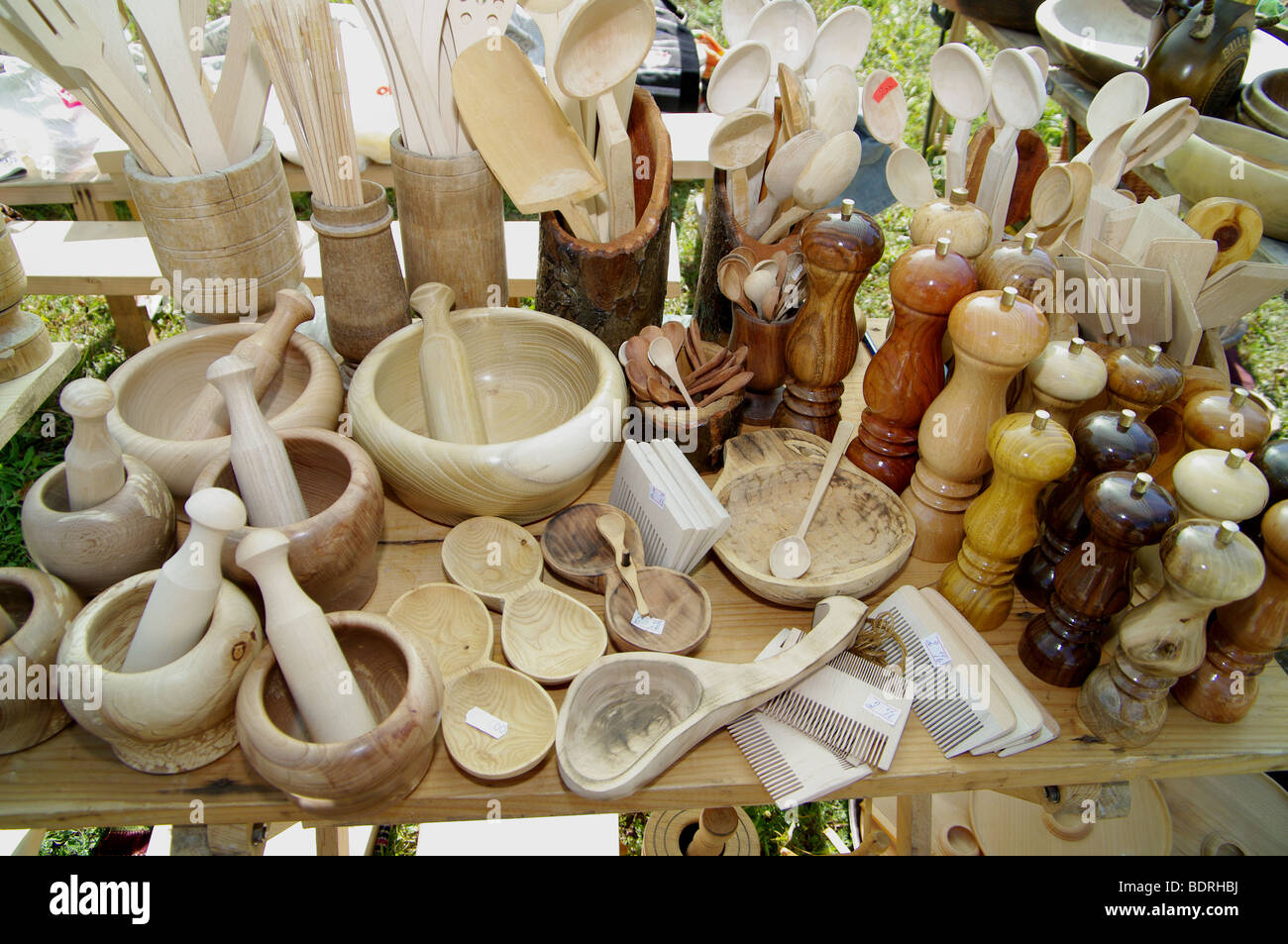 Hölzerne Haushaltsutensilien. Hand hergestellt. Stockfoto