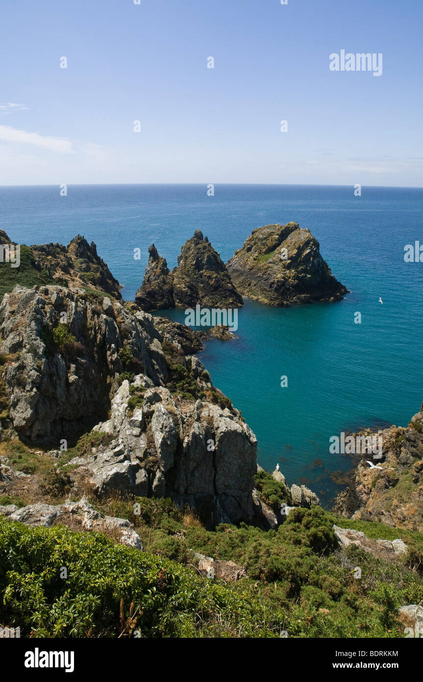 Dh Jerbourg Point St Martin Guernsey Erbse Stapel Les Tas de Pois und felsigen Landzunge der Halbinsel Felsen Küste Stockfoto