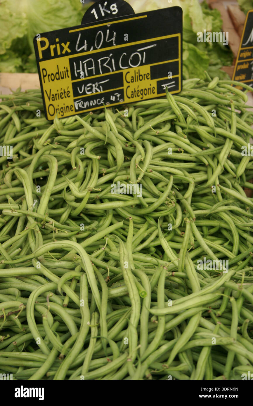 Grüne Bohnen verkauft auf dem Wochenmarkt in Lectoure, Gers Stockfoto