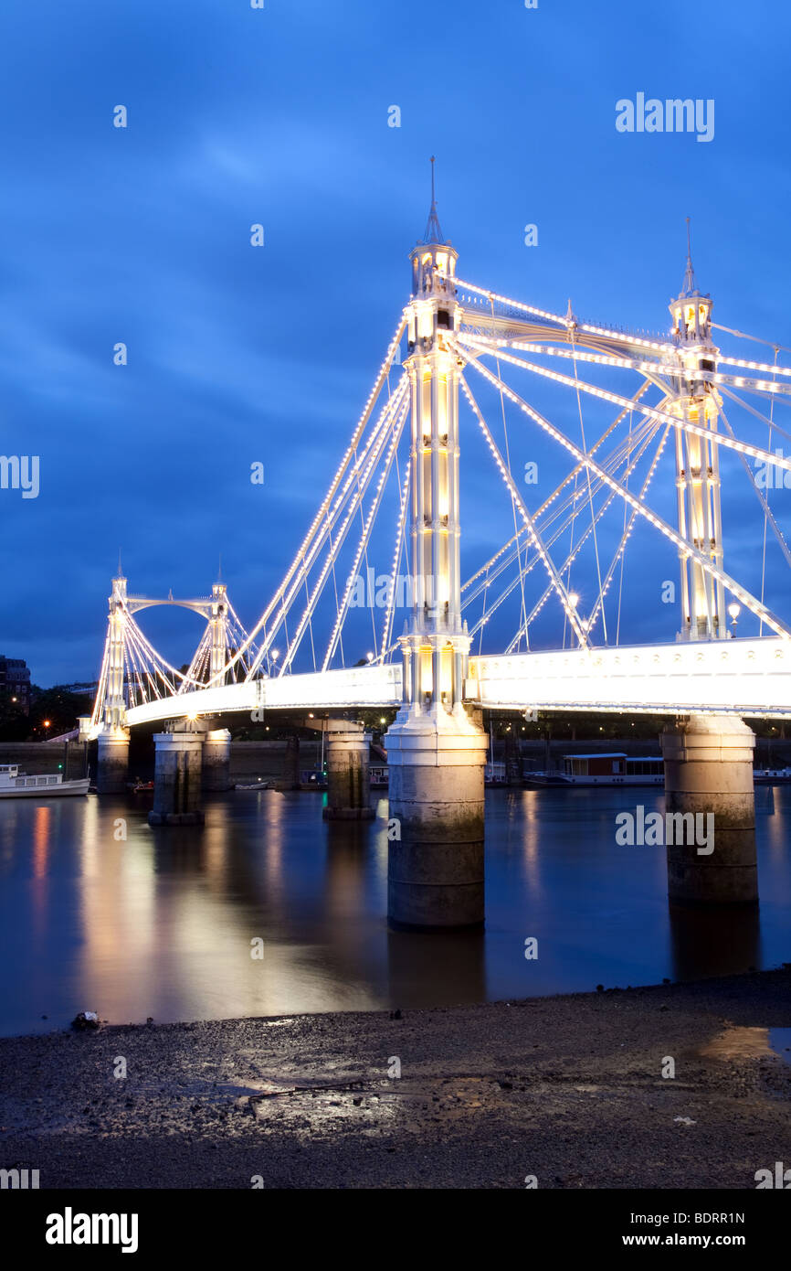 Nacht Schuss der ikonischen Albert Bridge, London Stockfoto